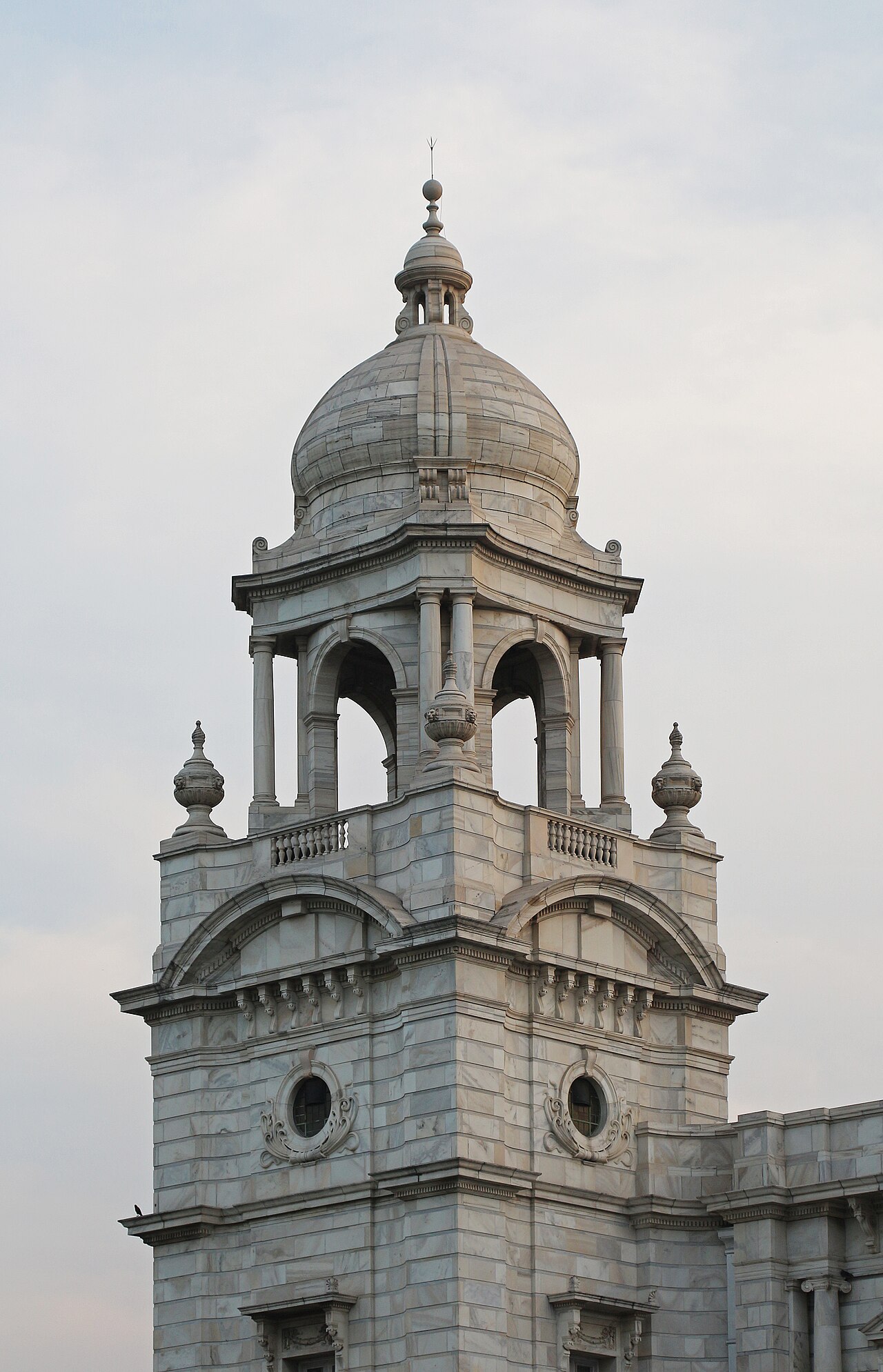 Victoria Memorial White Marble Palace and Gardens in Central Kolkata Victoria Memorial White Marble Palace and Gardens in Central Kolkata